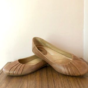 Women’s Bellwether Earth flats- Sz 9